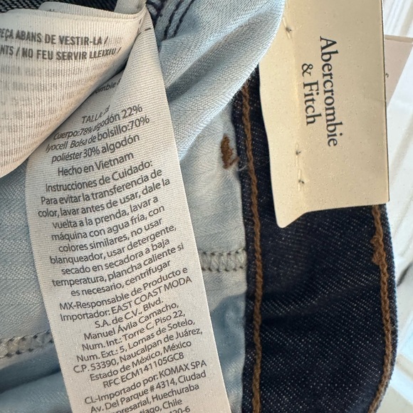 NWT Abercrombie & Fitch High Rise Wide Leg Trouser Jean in Rinse Wash - Picture 13 of 13